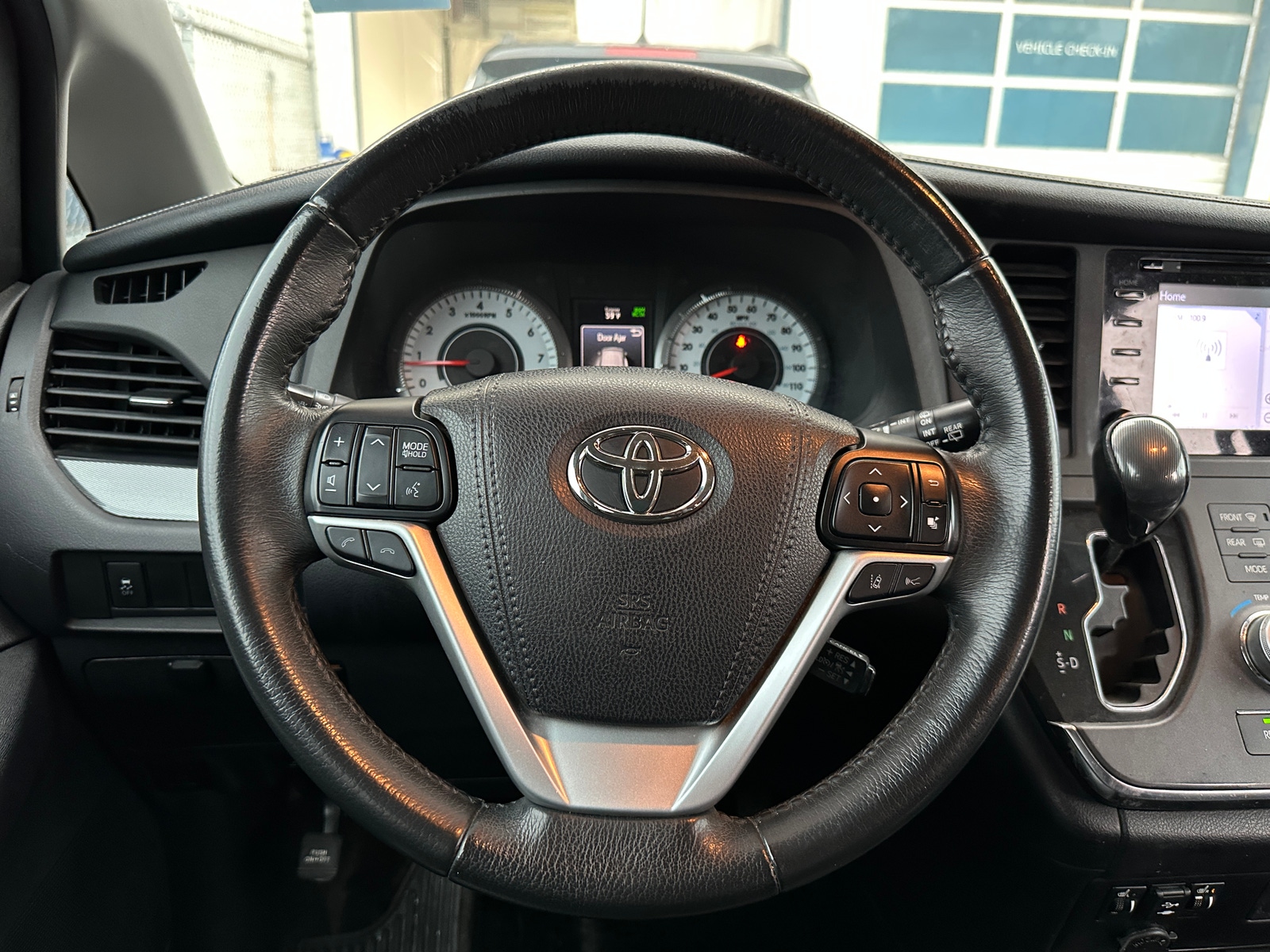 Thumbnail: 2018 Toyota Sienna - 4