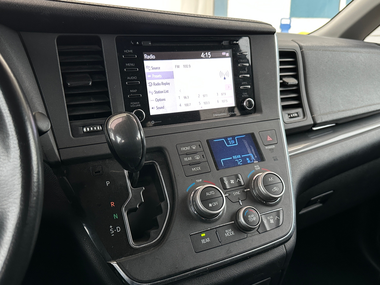 Thumbnail: 2018 Toyota Sienna - 3