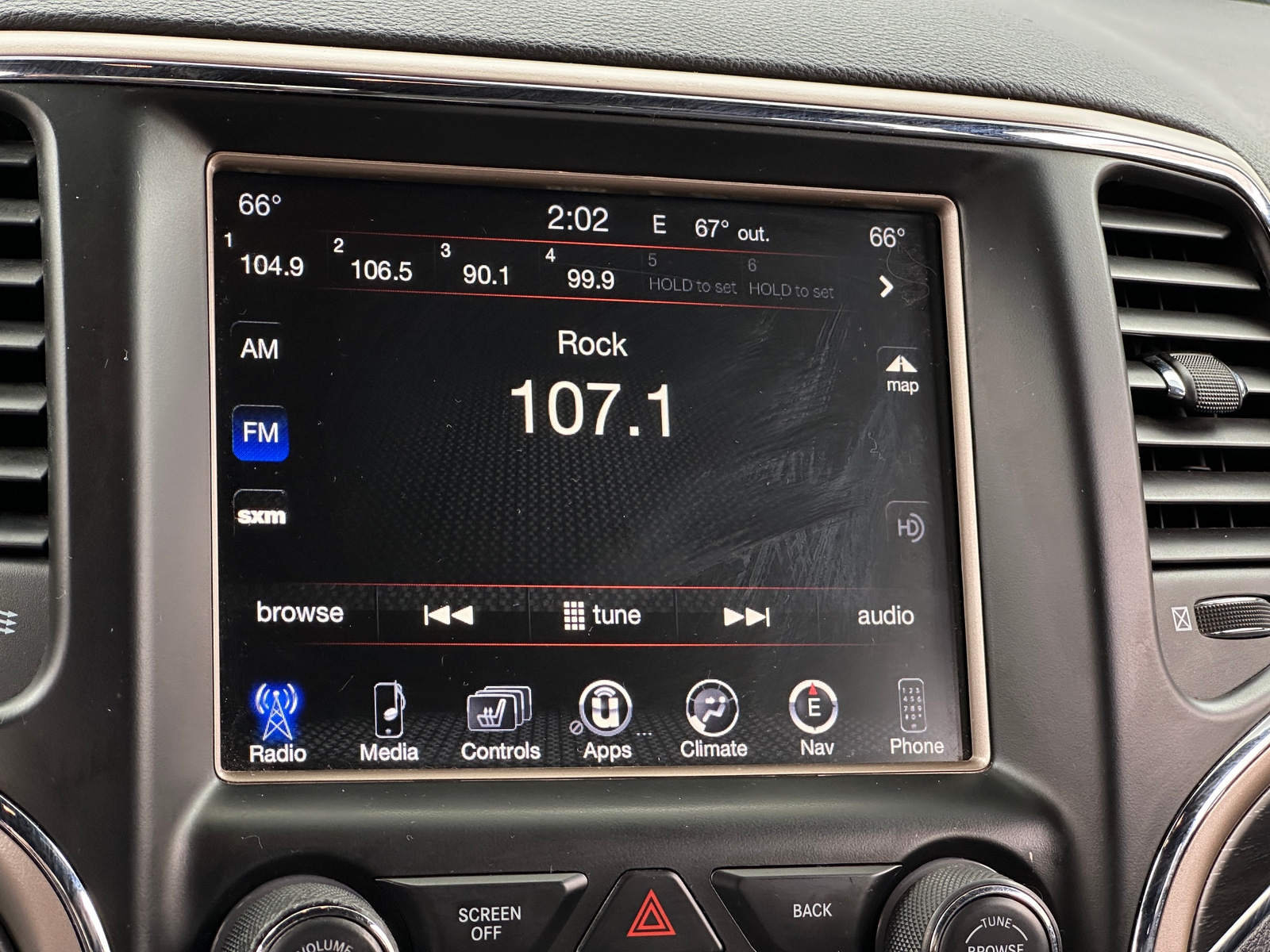 Thumbnail: 2017 Jeep Grand Cherokee - 3