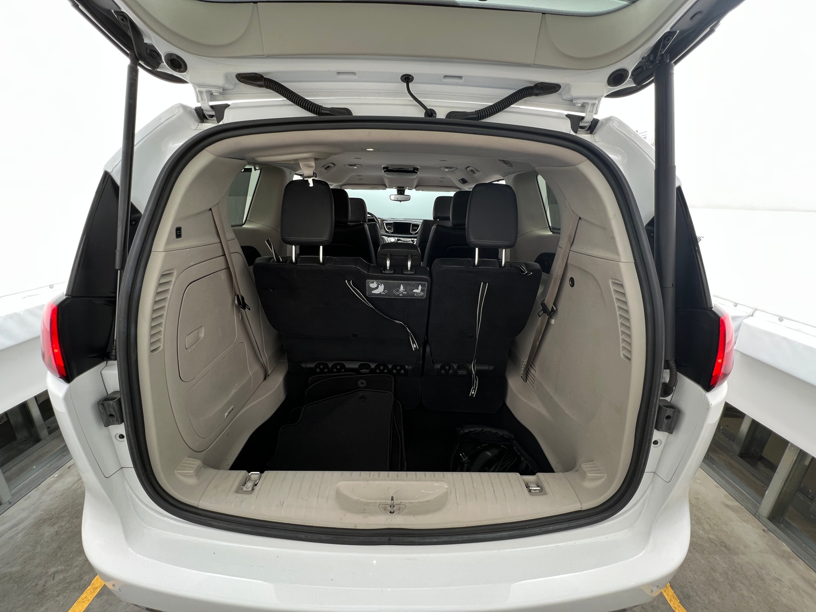 Thumbnail: 2018 Chrysler Pacifica - 6