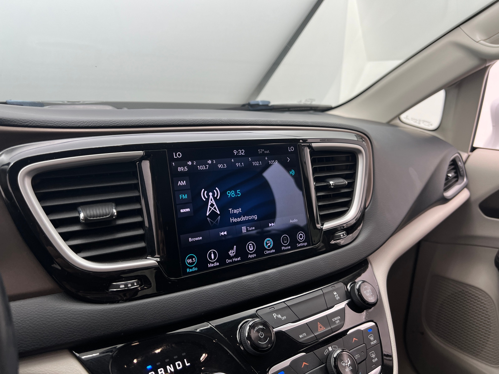 Thumbnail: 2018 Chrysler Pacifica - 3