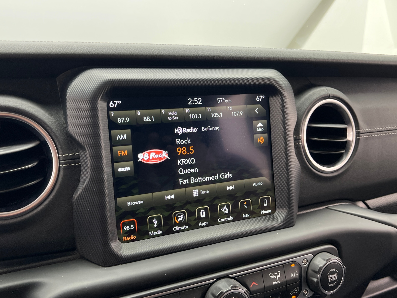 Thumbnail: 2019 Jeep Wrangler - 3