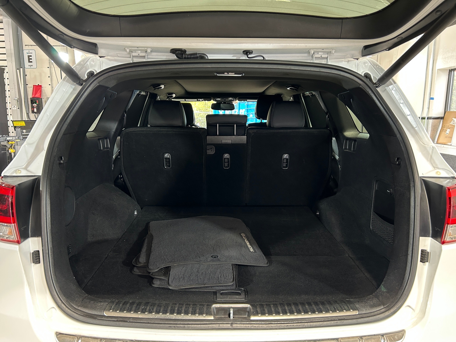 Thumbnail: 2016 Kia Sorento - 6