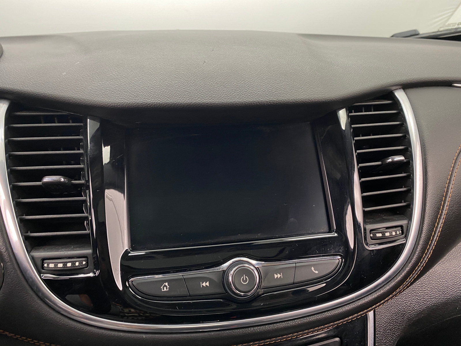 Thumbnail: 2020 Chevrolet Trax - 3