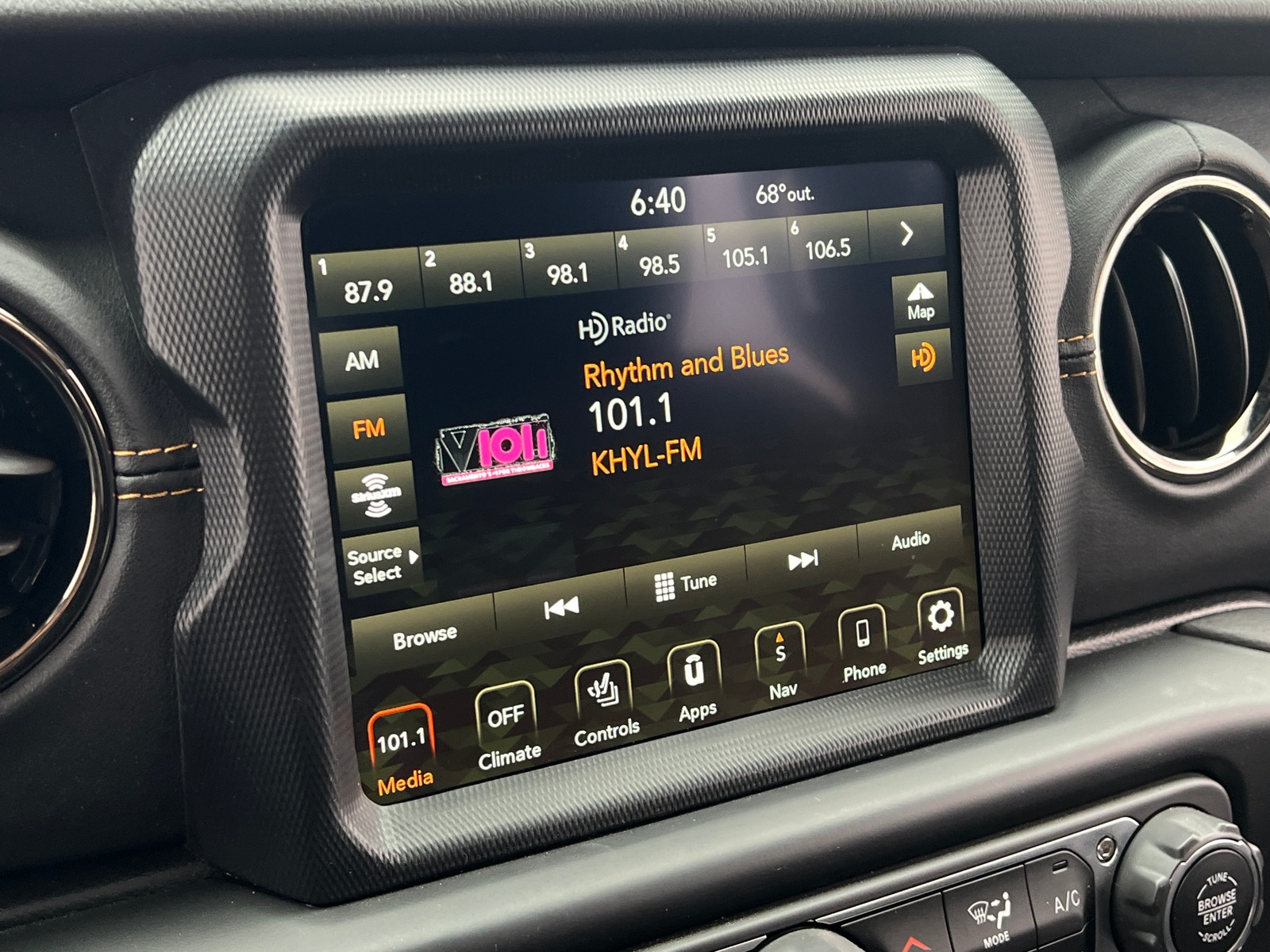 Thumbnail: 2021 Jeep Gladiator - 3