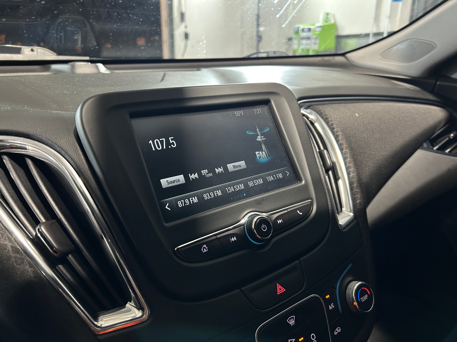 Thumbnail: 2018 Chevrolet Malibu - 4