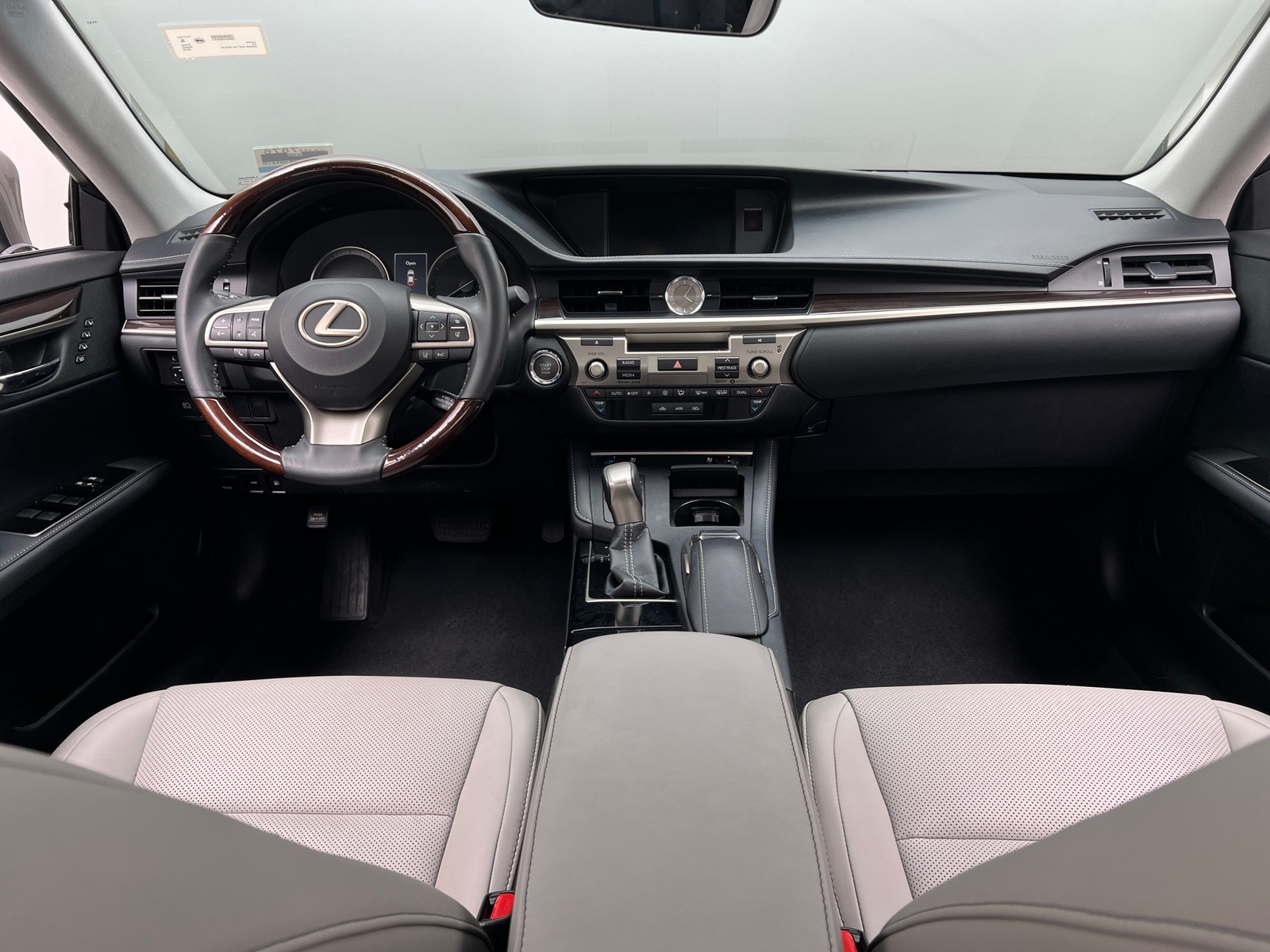 Thumbnail: 2018 Lexus ES - 2