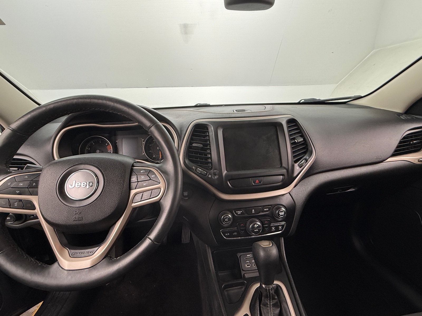 Thumbnail: 2017 Jeep Cherokee - 3