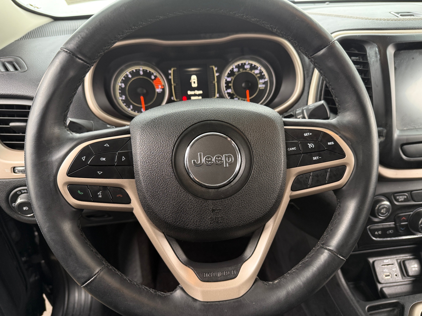 Thumbnail: 2017 Jeep Cherokee - 5