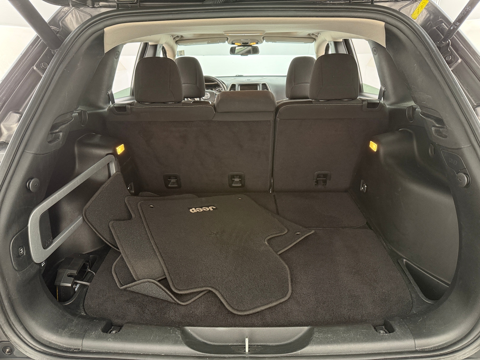 Thumbnail: 2017 Jeep Cherokee - 7