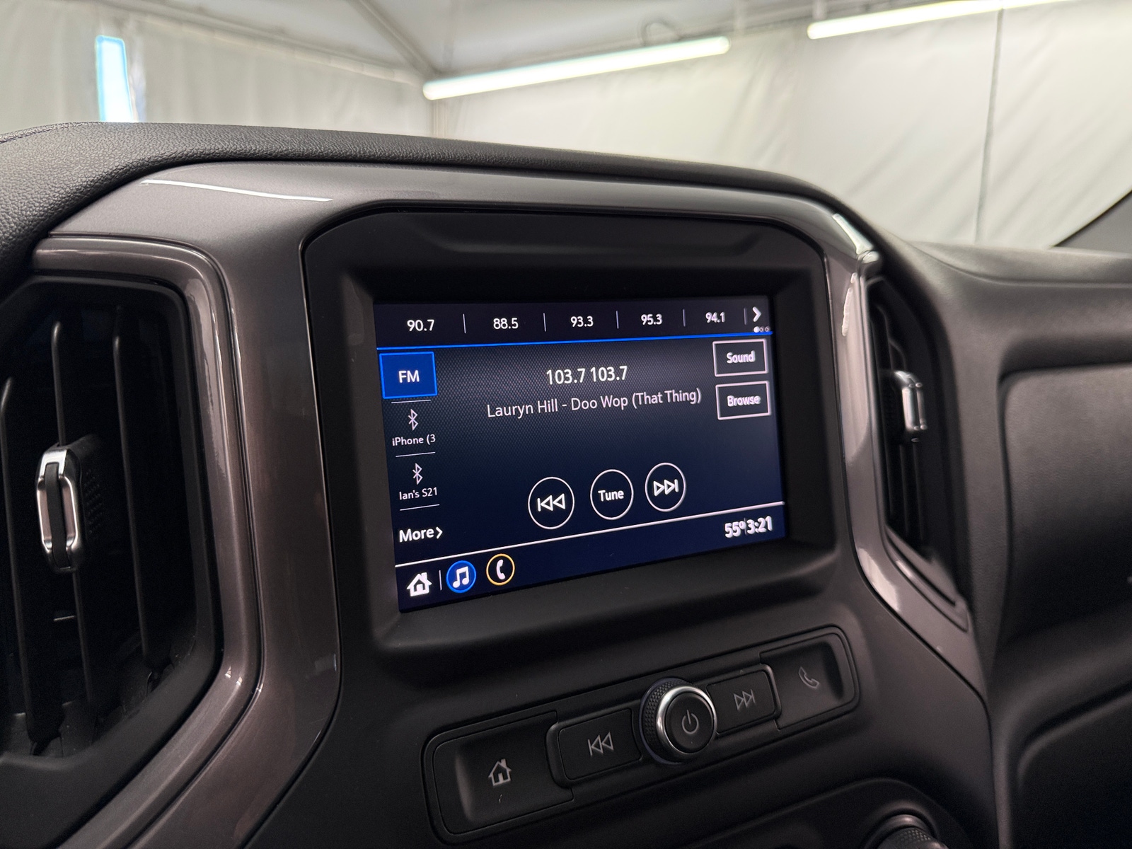 Thumbnail: 2020 Chevrolet Silverado 1500 - 4