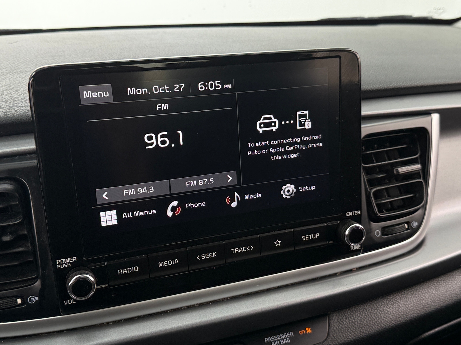 Thumbnail: 2023 Kia Rio - 4