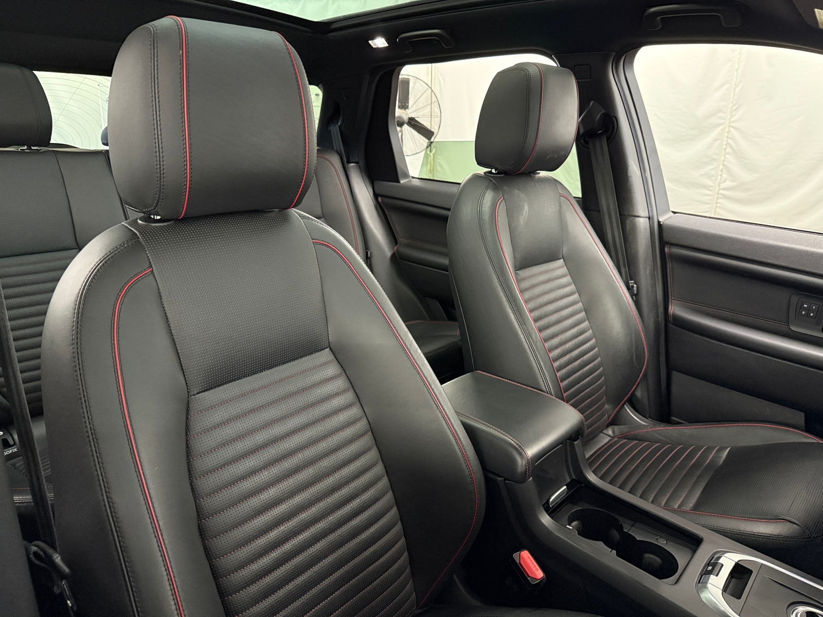 Thumbnail: 2018 Land Rover Discovery Sport - 2