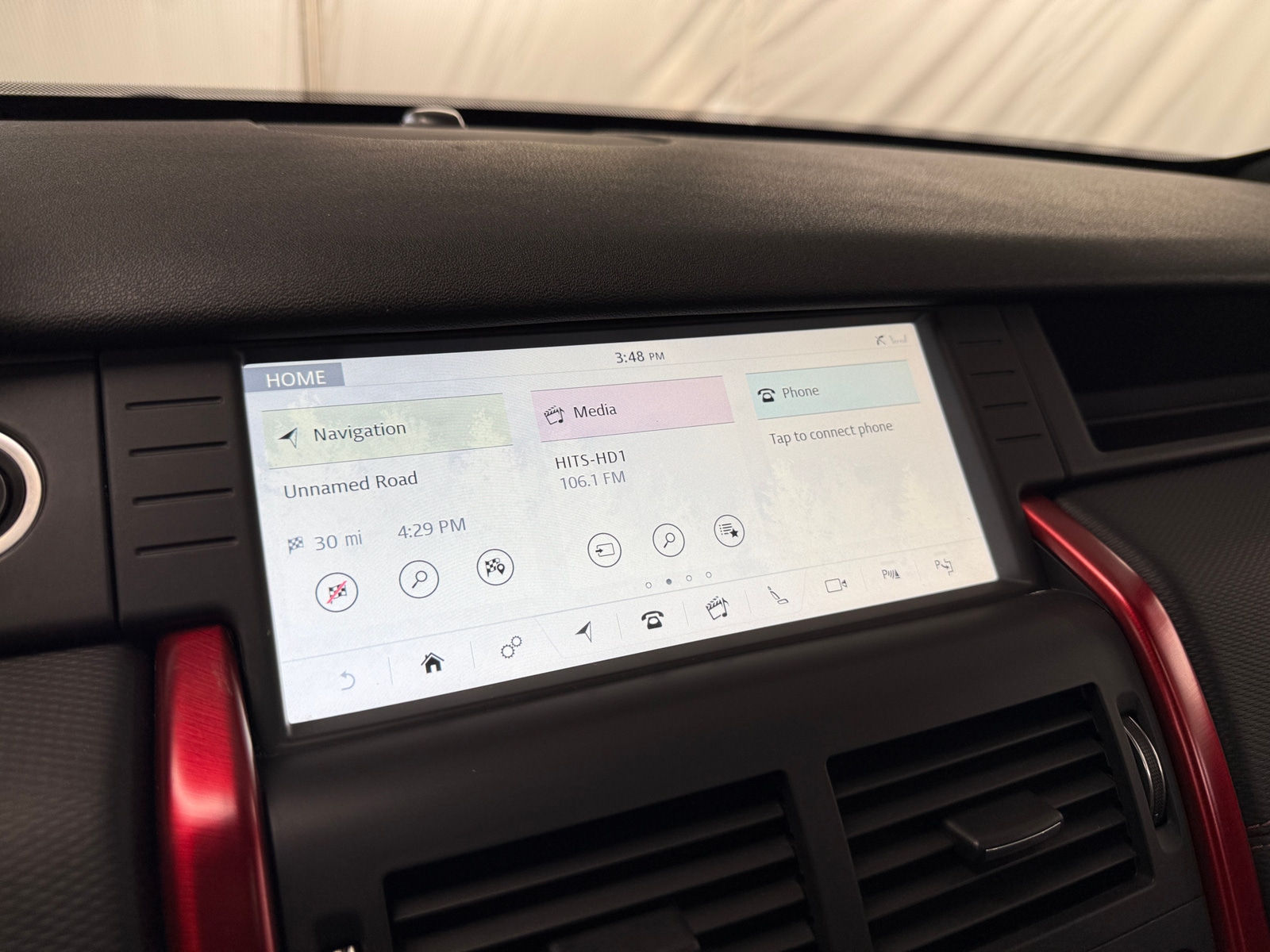 Thumbnail: 2018 Land Rover Discovery Sport - 4