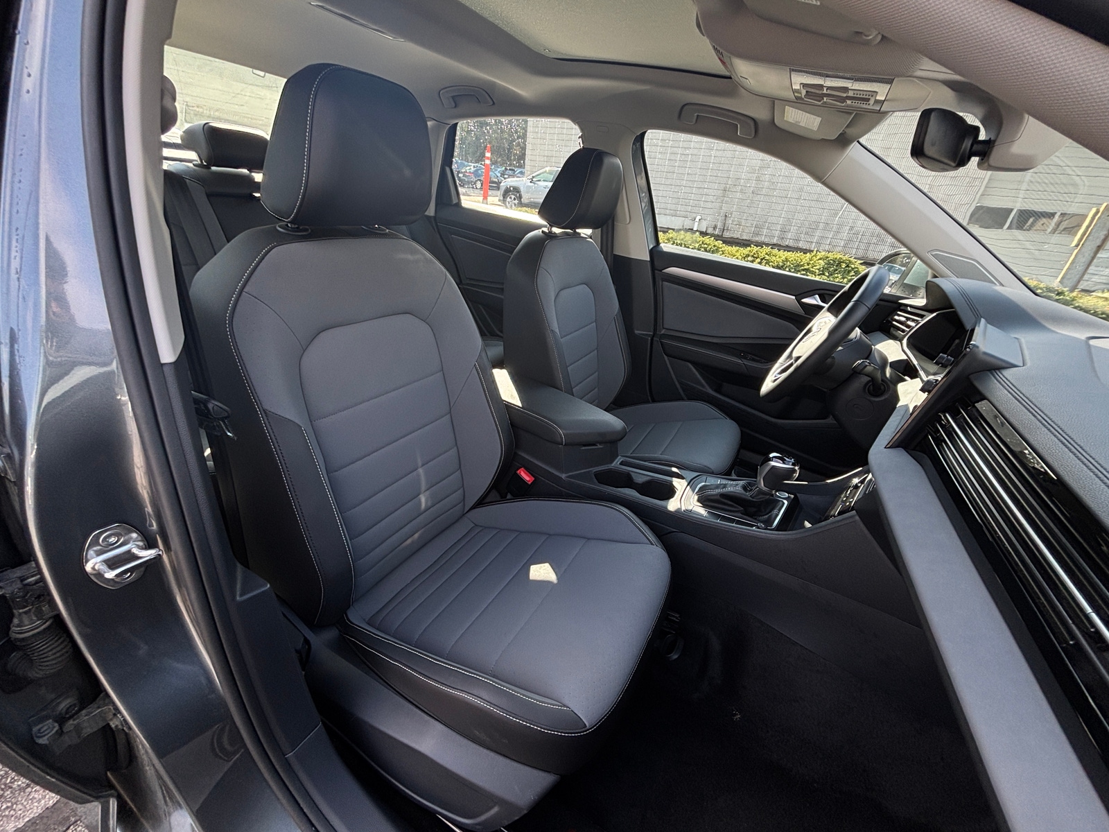 Thumbnail: 2025 Volkswagen Jetta - 2