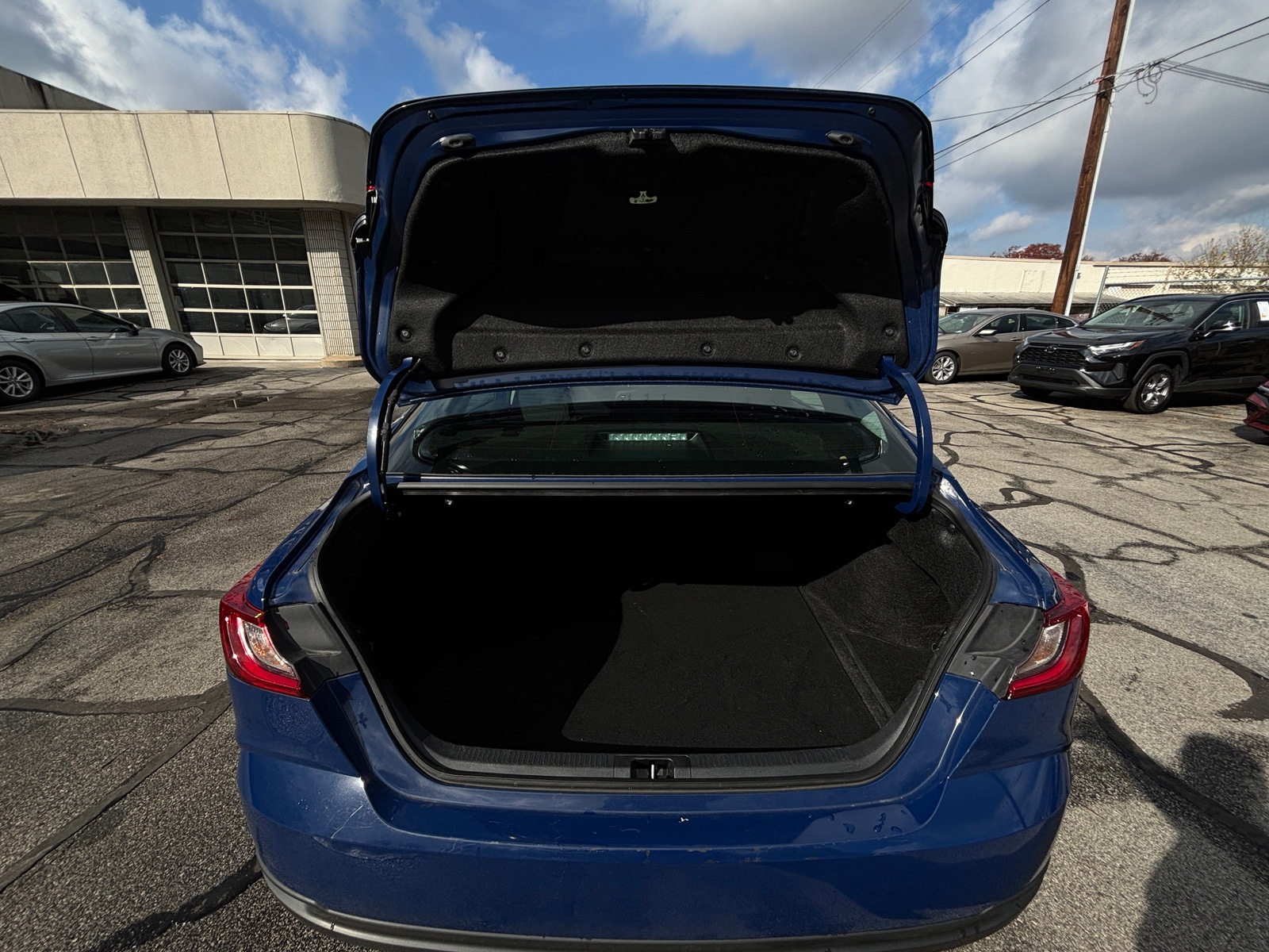 Thumbnail: 2025 Toyota Camry - 6