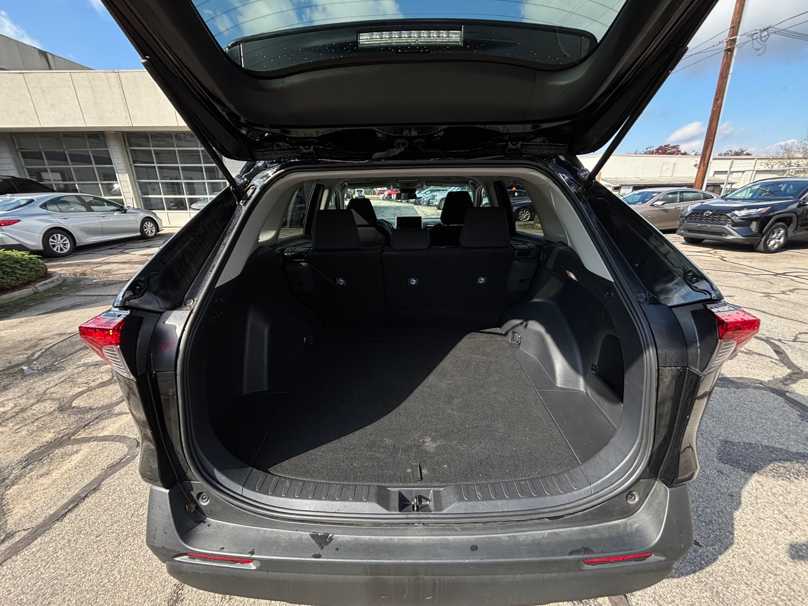 Thumbnail: 2025 Toyota RAV4 - 6