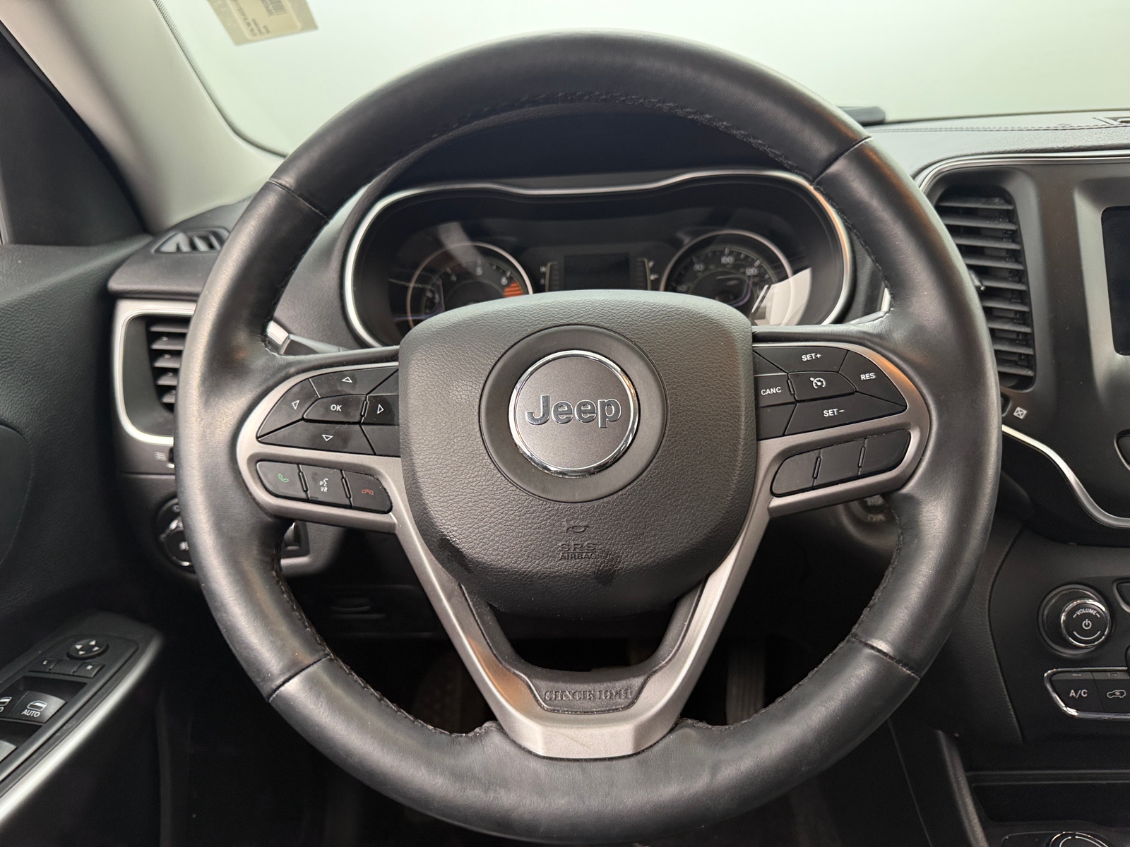 Thumbnail: 2019 Jeep Cherokee - 5