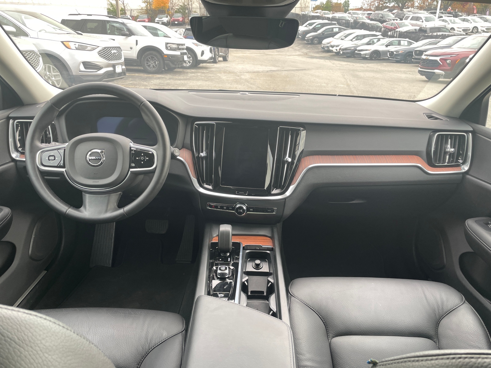 Thumbnail: 2025 Volvo V60 - 2