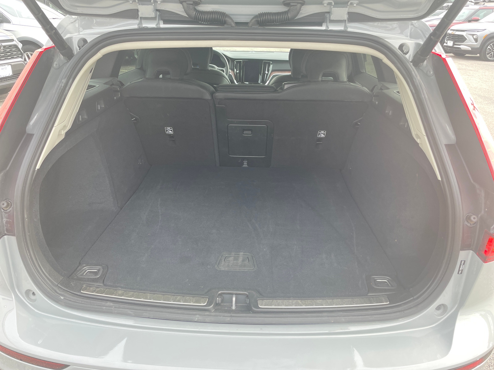 Thumbnail: 2025 Volvo V60 - 5