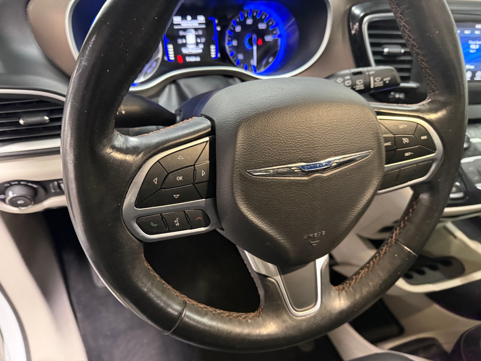 Thumbnail: 2019 Chrysler Pacifica - 4