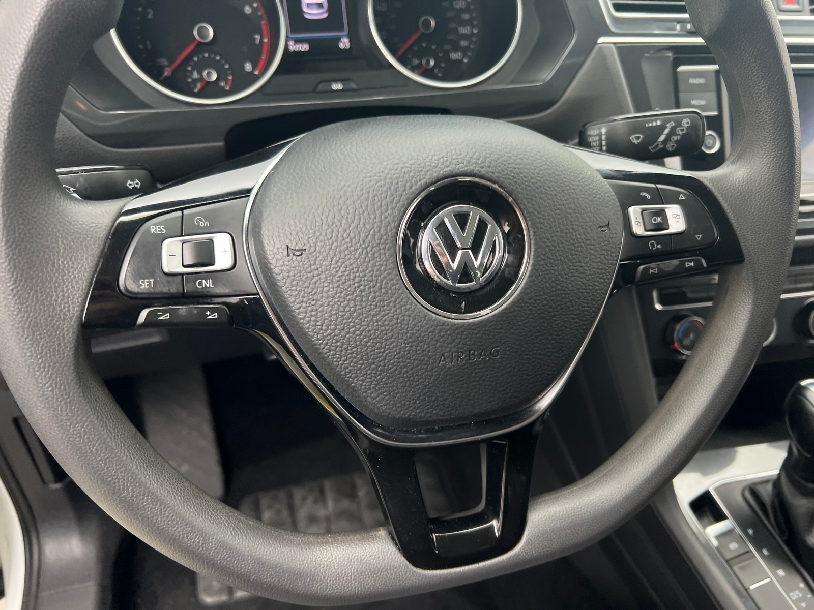 Thumbnail: 2018 Volkswagen Tiguan - 5