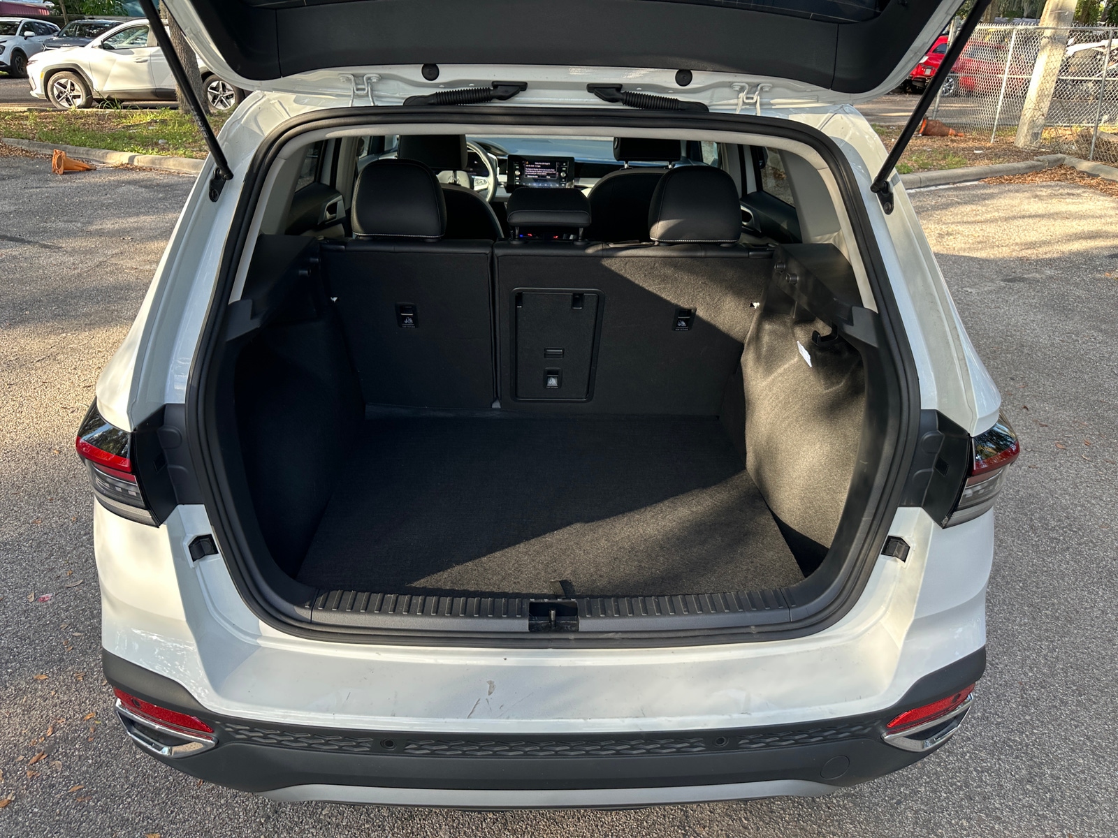 Thumbnail: 2025 Volkswagen Taos - 4