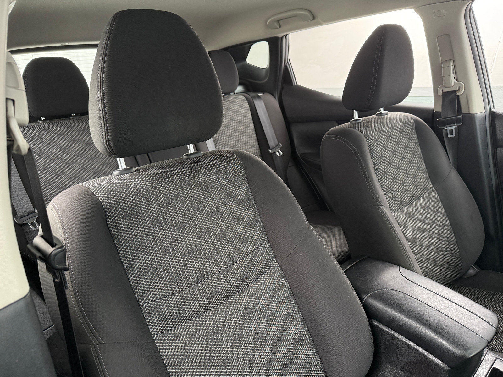 Thumbnail: 2017 Nissan Rogue Sport - 2