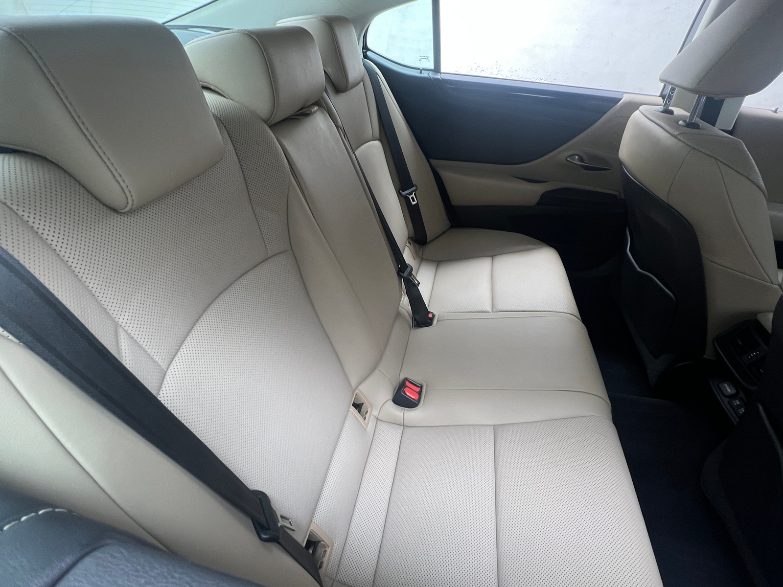 Thumbnail: 2020 Lexus ES - 5