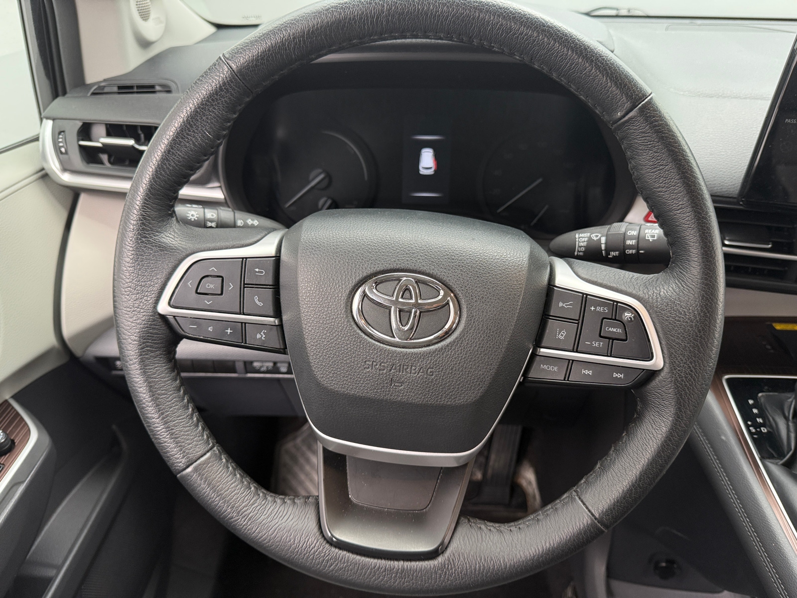 Thumbnail: 2022 Toyota Sienna - 4