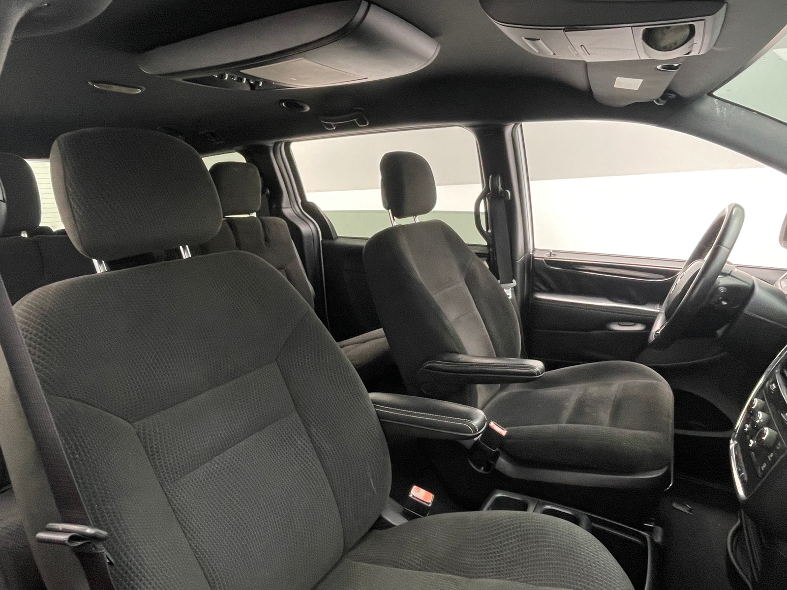 Thumbnail: 2016 Dodge Grand Caravan - 2