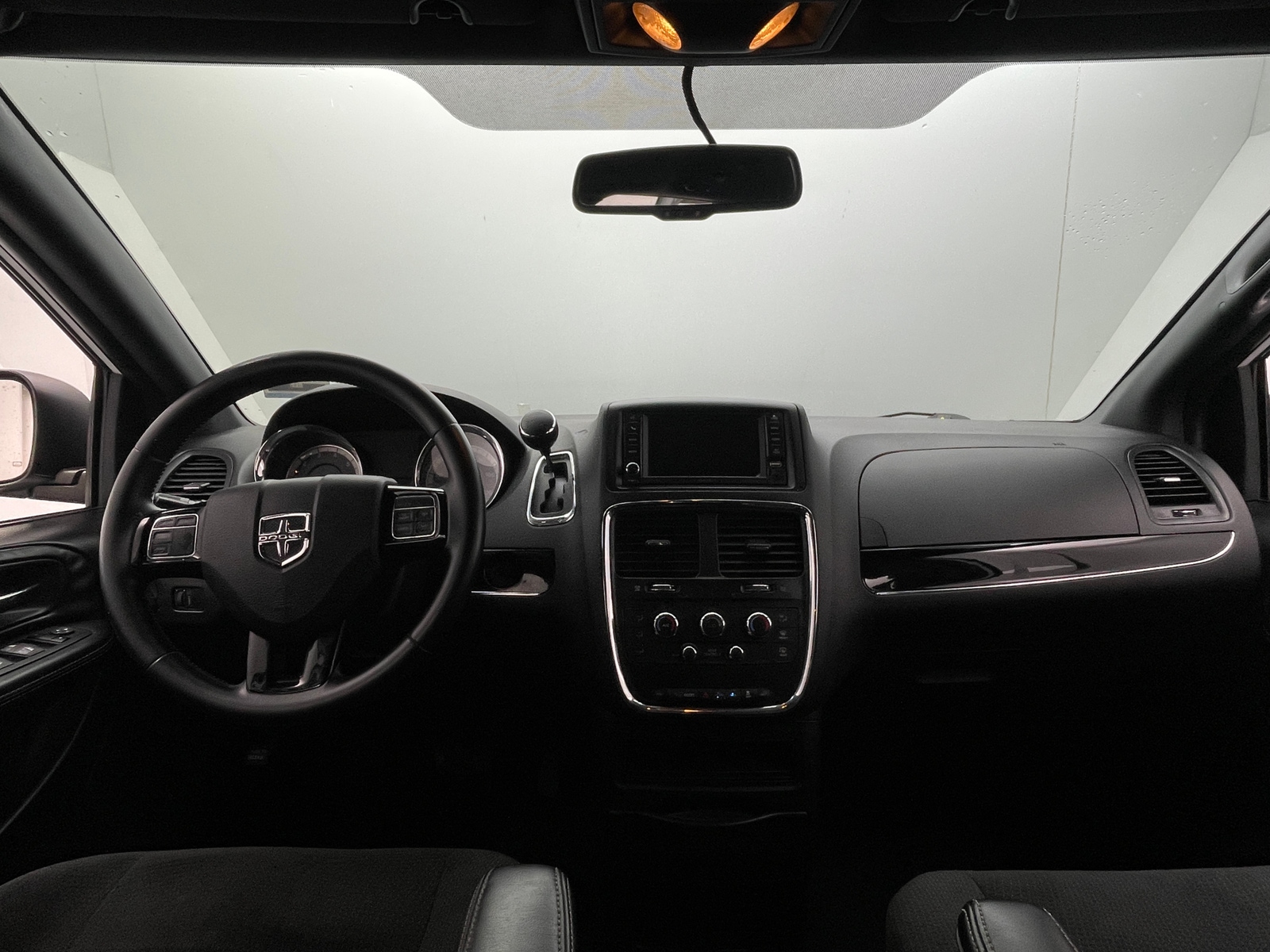 Thumbnail: 2016 Dodge Grand Caravan - 3