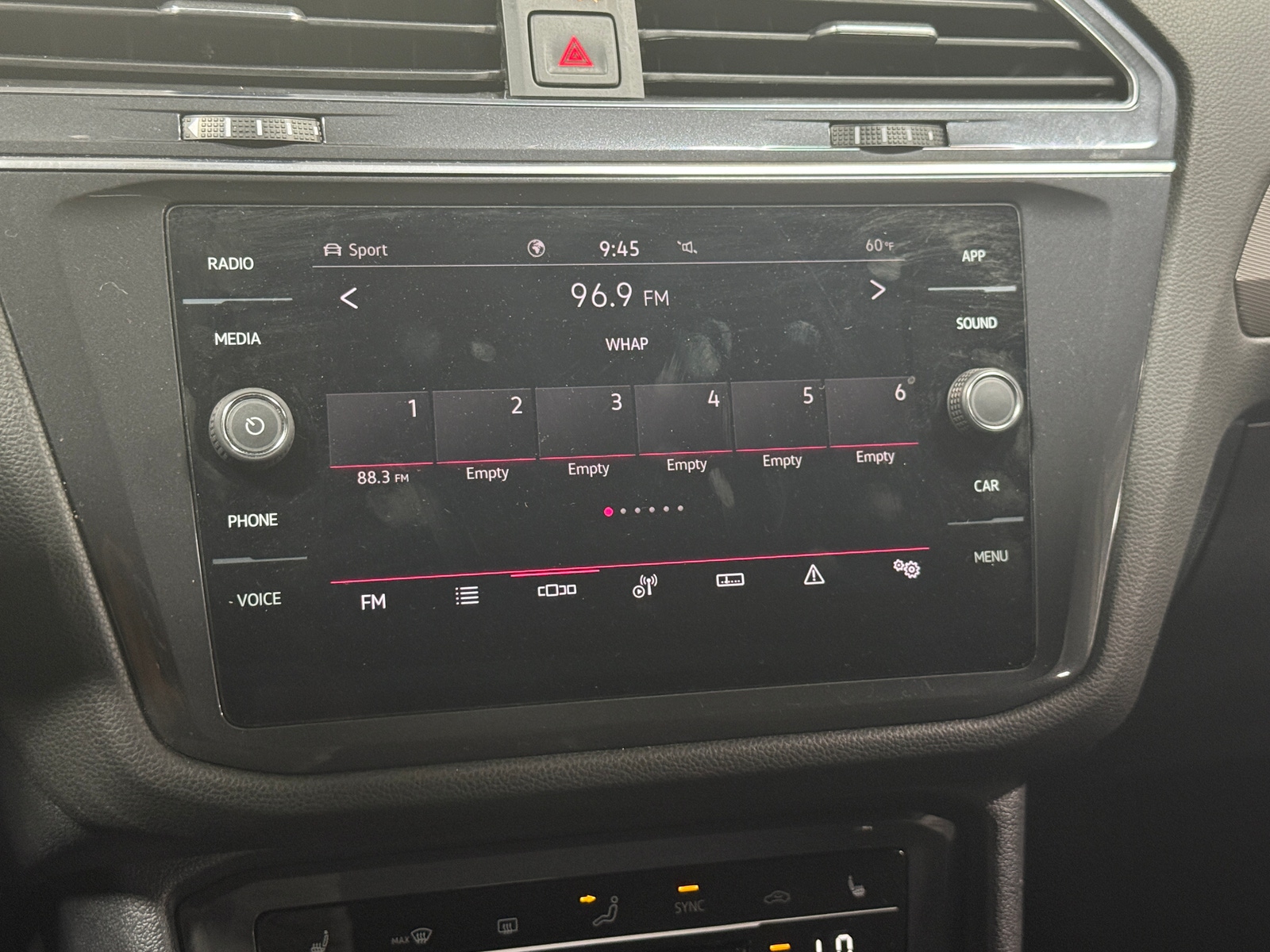 Thumbnail: 2022 Volkswagen Tiguan - 3