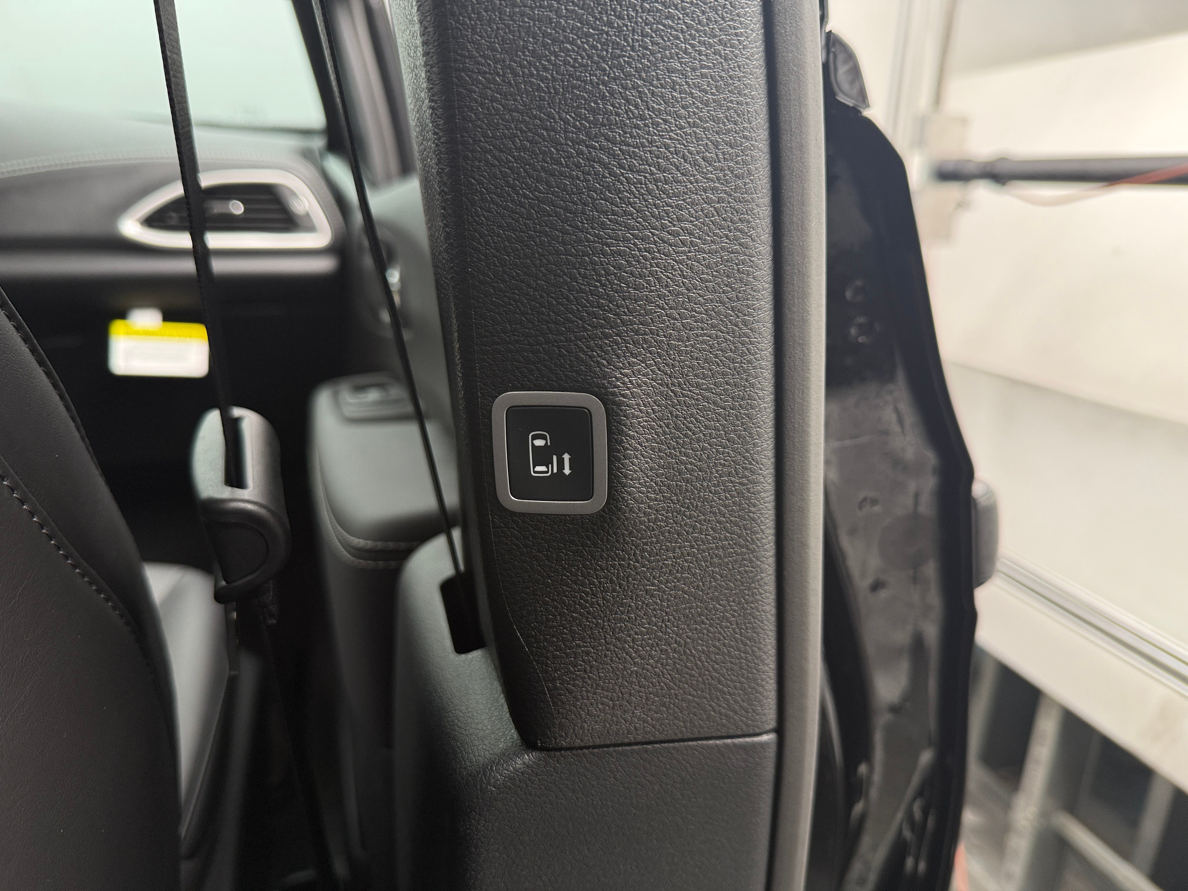 2026 Chrysler Pacifica Select - Photo 4