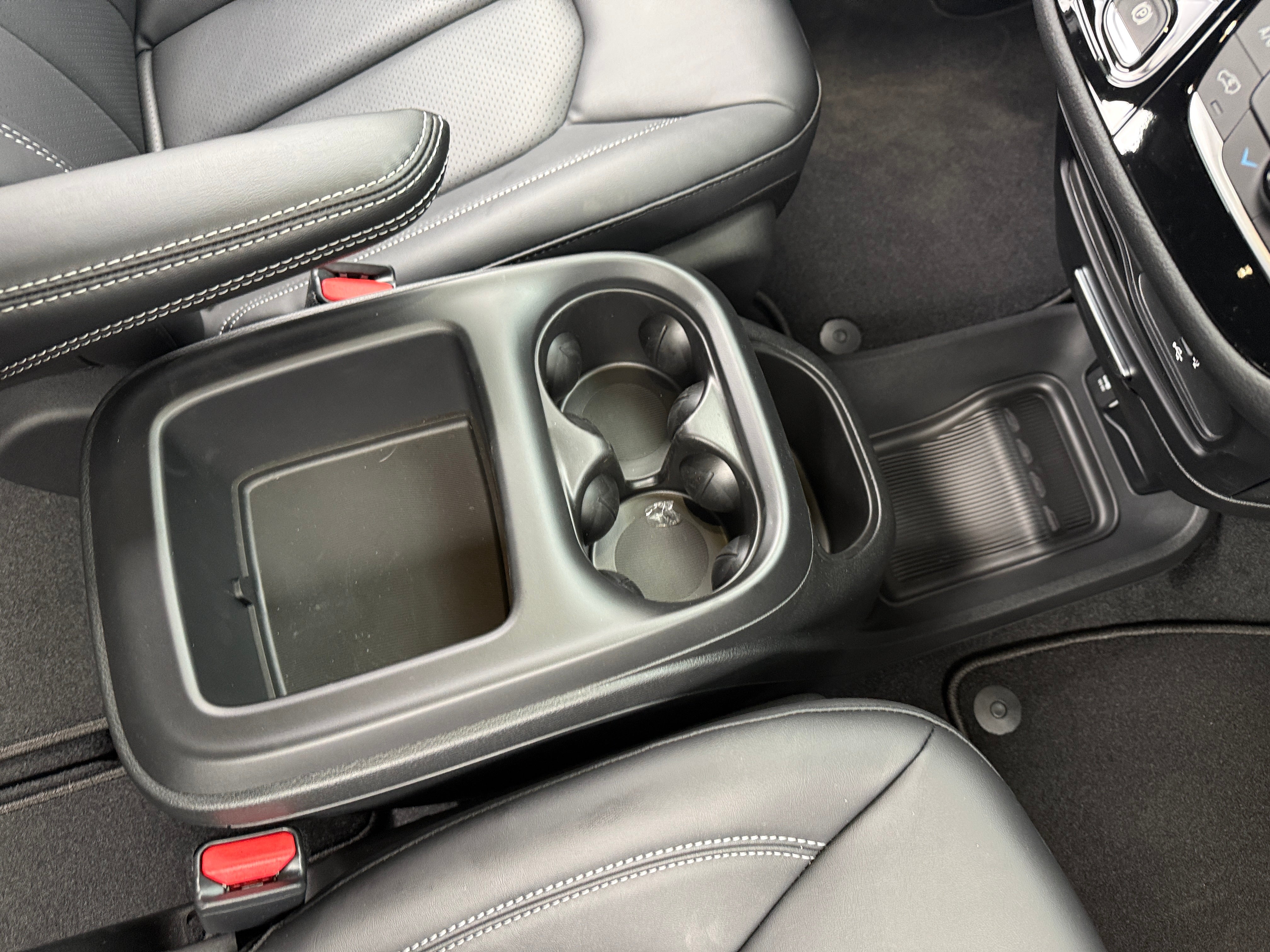 2026 Chrysler Pacifica Select - Photo 7