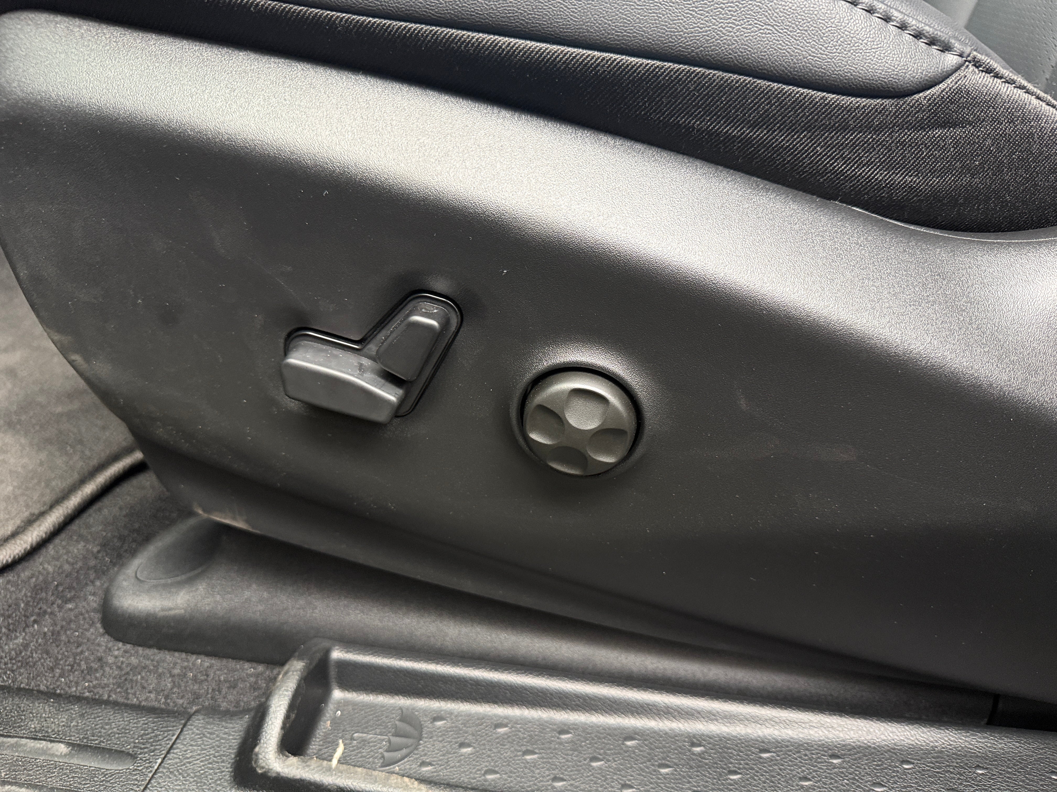 2026 Chrysler Pacifica Select - Photo 12