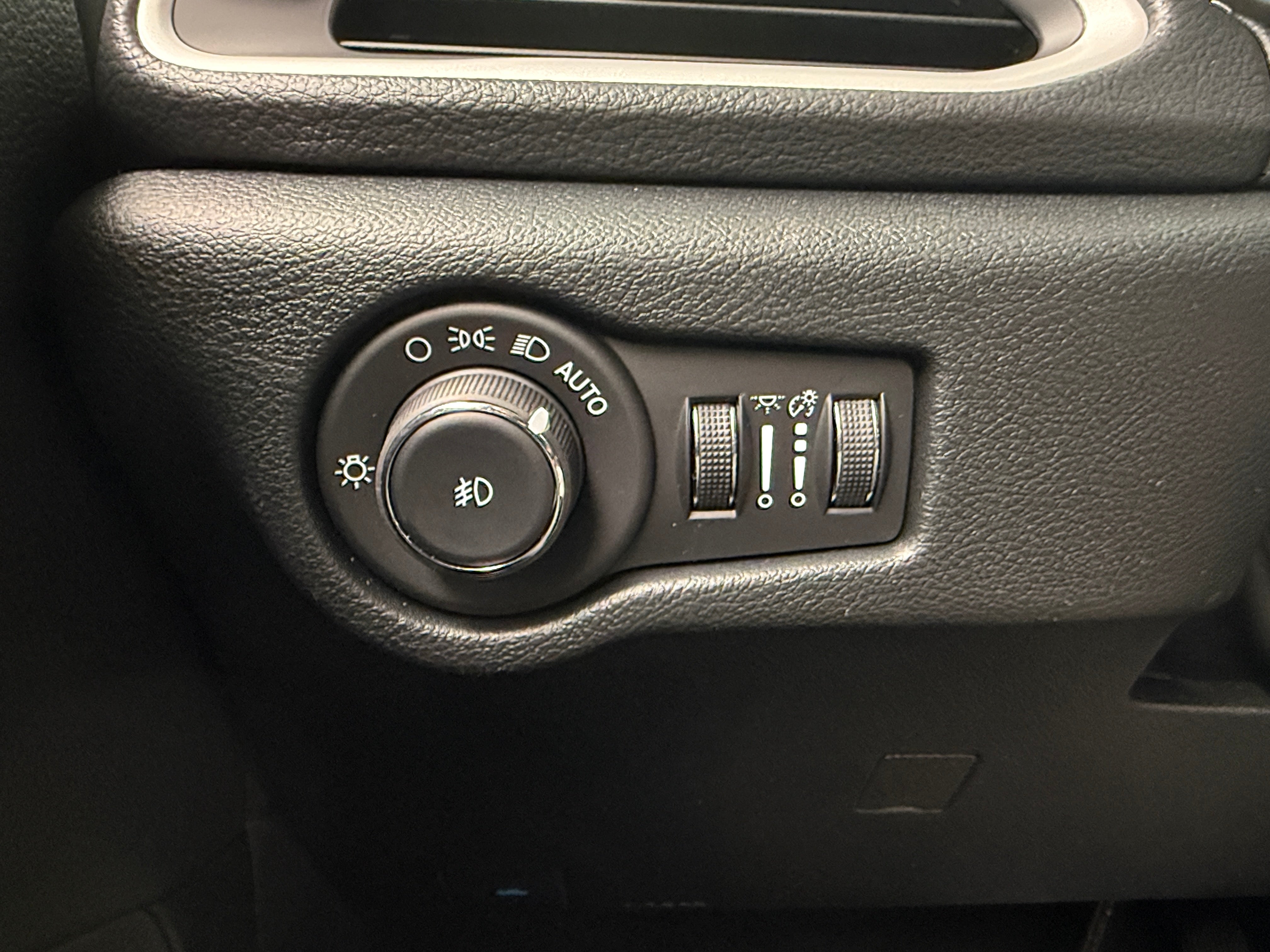 2026 Chrysler Pacifica Select - Photo 5