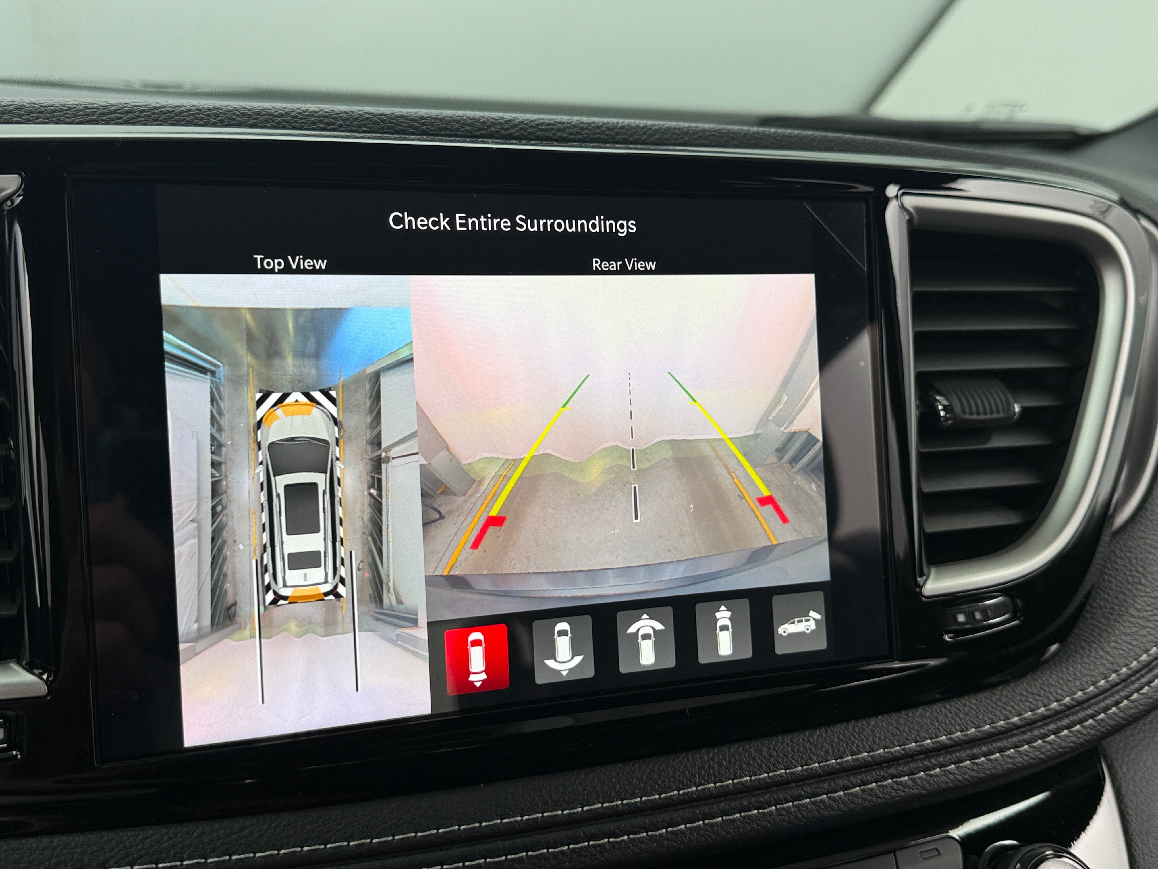 2026 Chrysler Pacifica Select - Photo 17