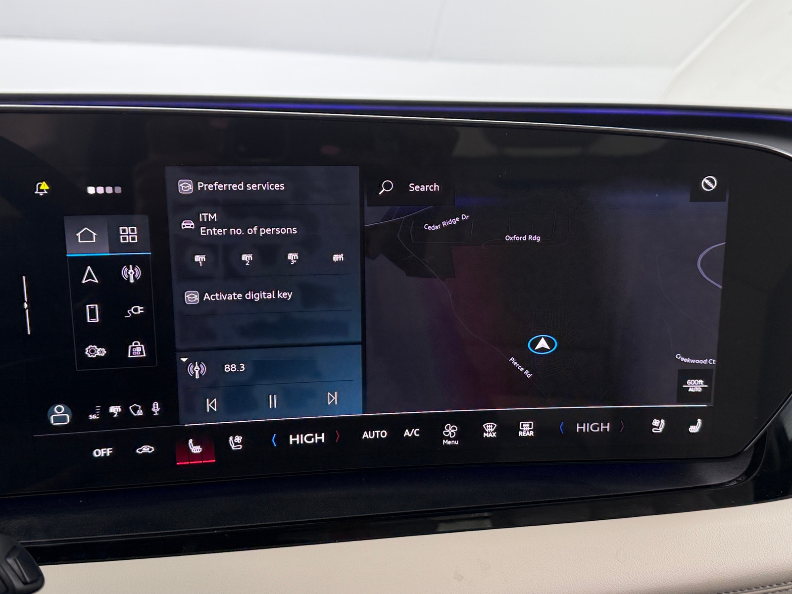 Thumbnail: 2025 Audi Q6 e-tron - 3