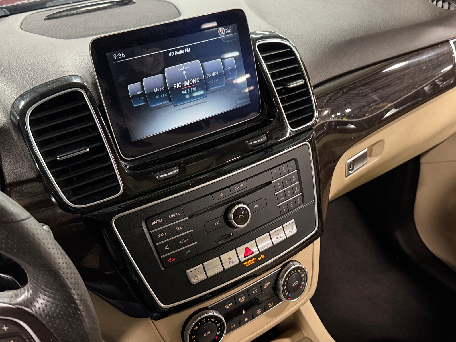 Thumbnail: 2017 Mercedes-Benz GLE - 3