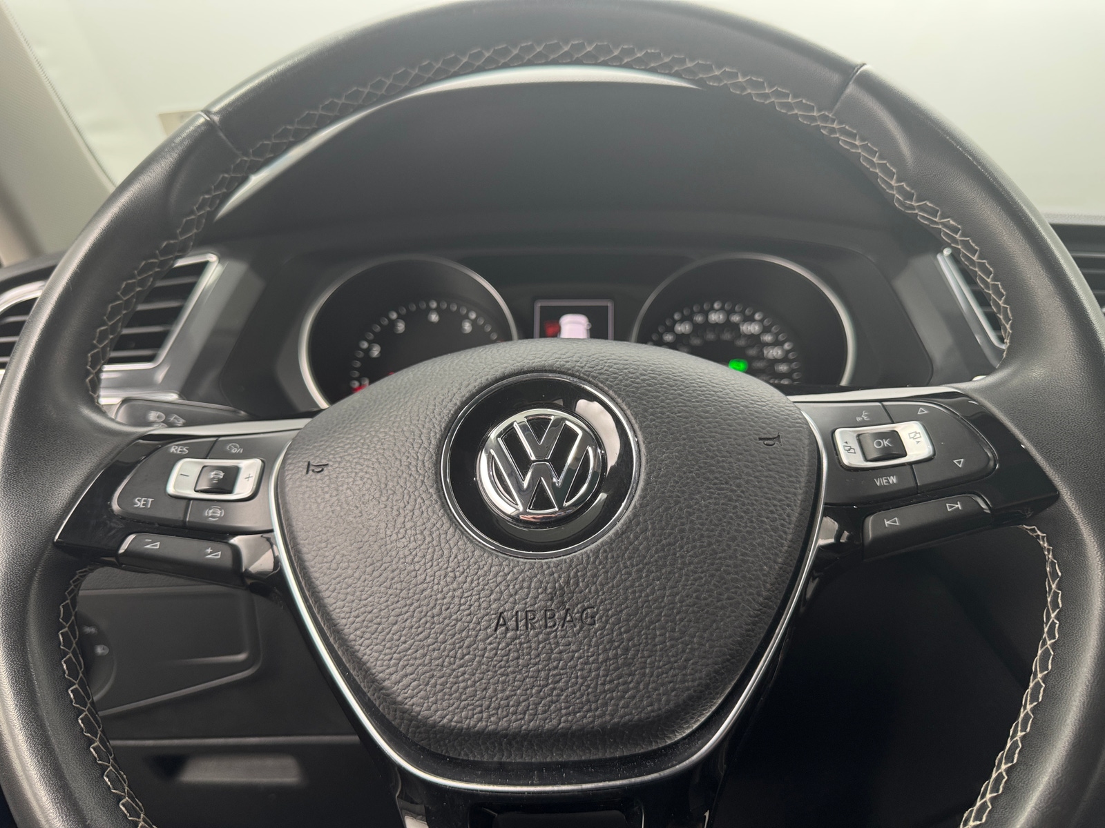 Thumbnail: 2021 Volkswagen Tiguan - 4