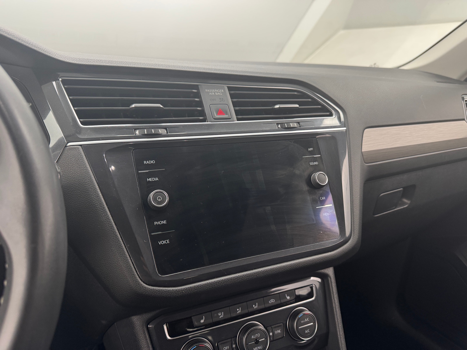 Thumbnail: 2021 Volkswagen Tiguan - 3