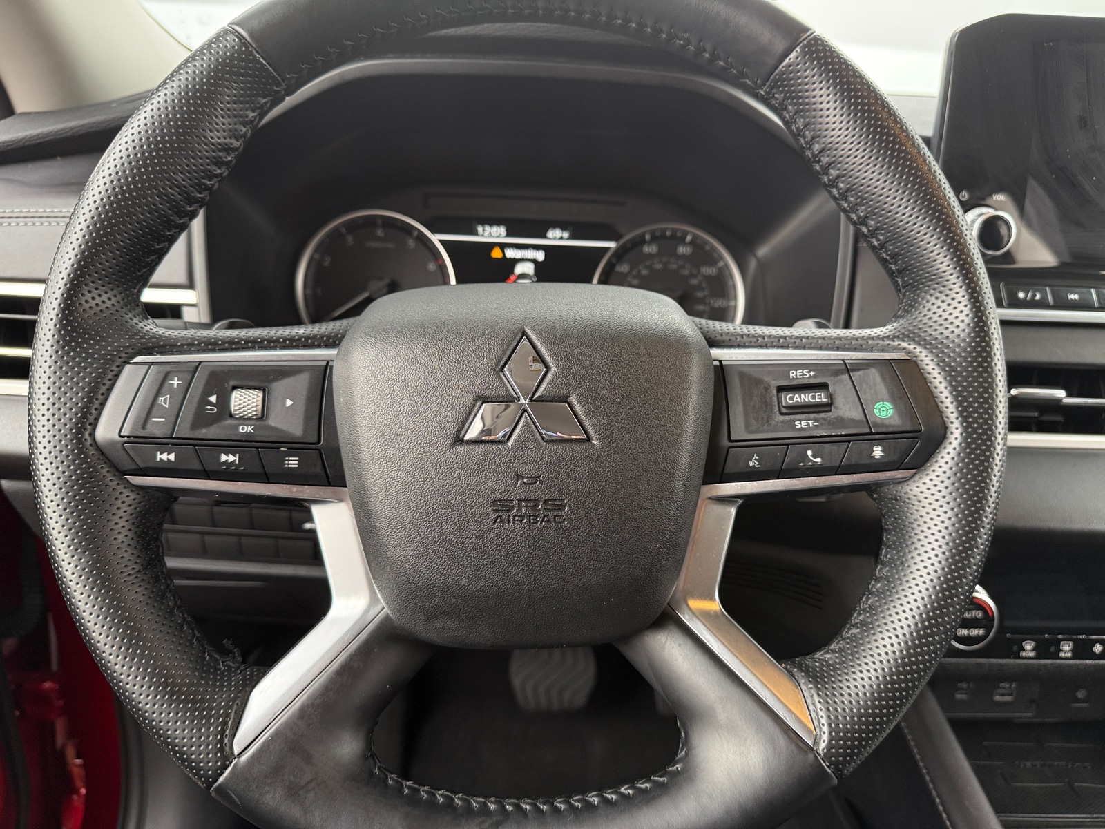 Thumbnail: 2024 Mitsubishi Outlander - 4