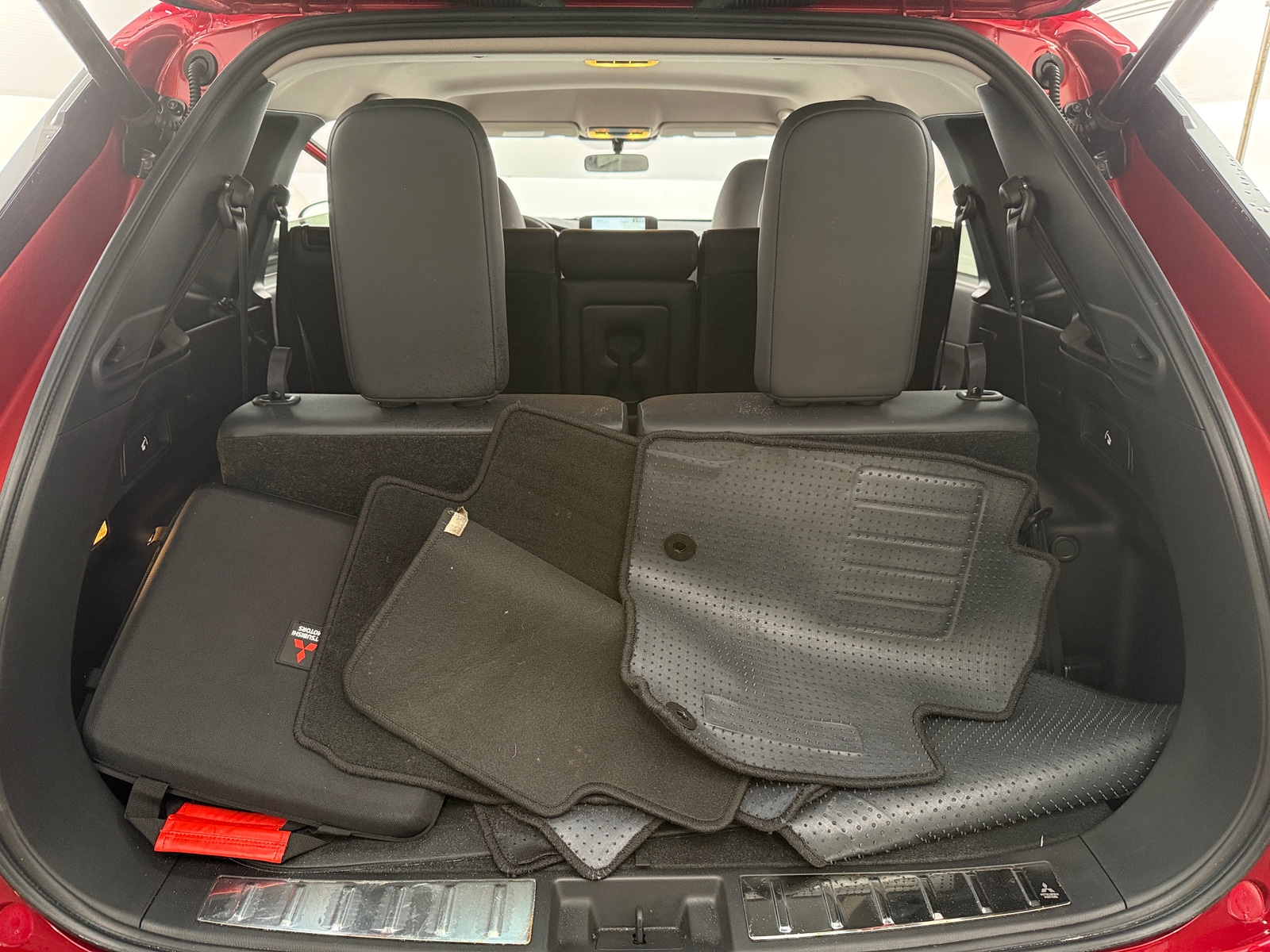 Thumbnail: 2024 Mitsubishi Outlander - 6