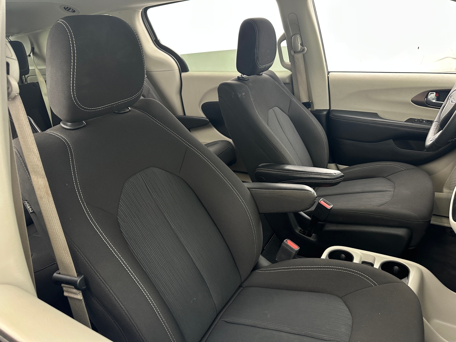 Thumbnail: 2023 Chrysler Voyager - 2