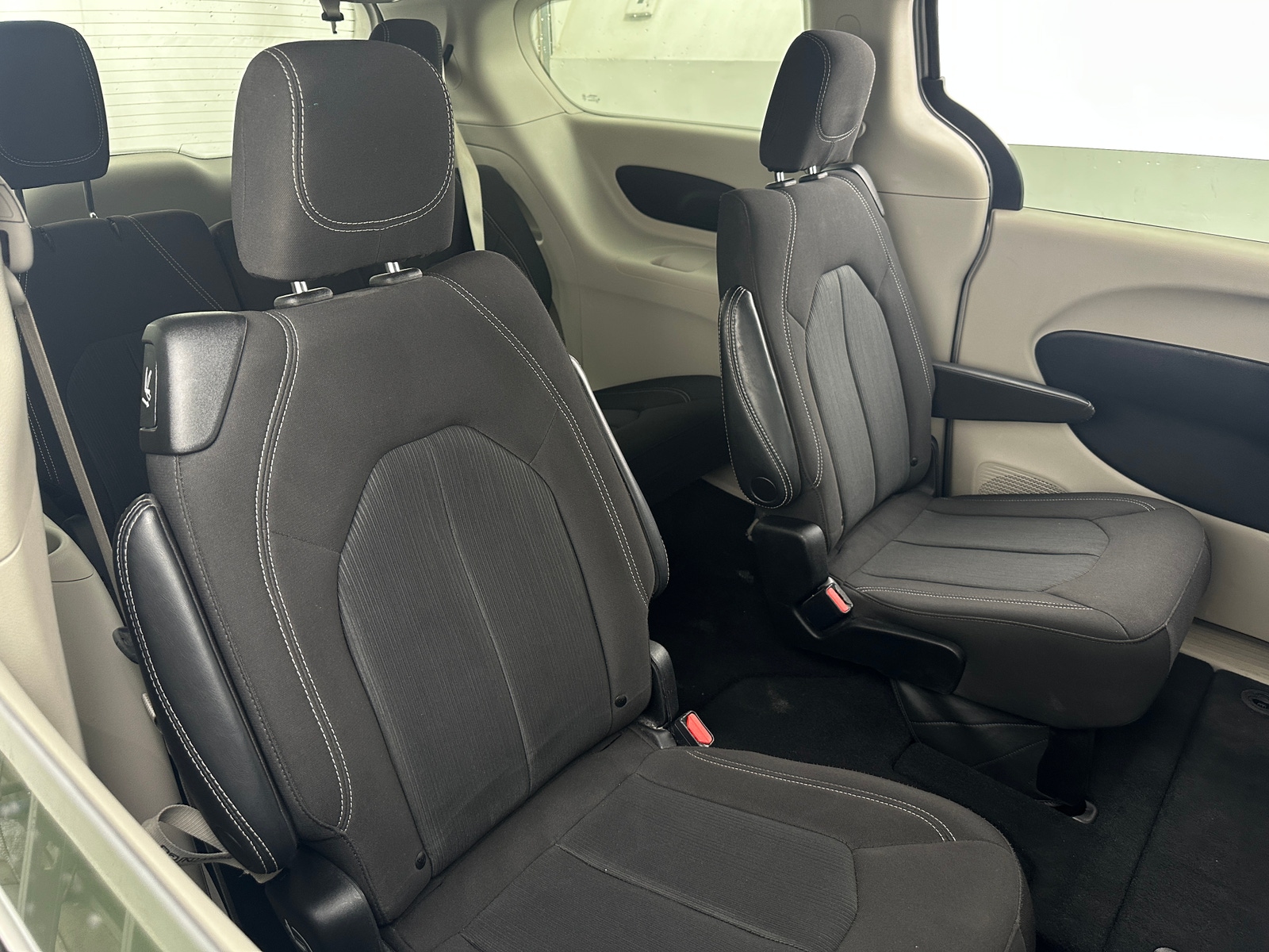 Thumbnail: 2023 Chrysler Voyager - 6