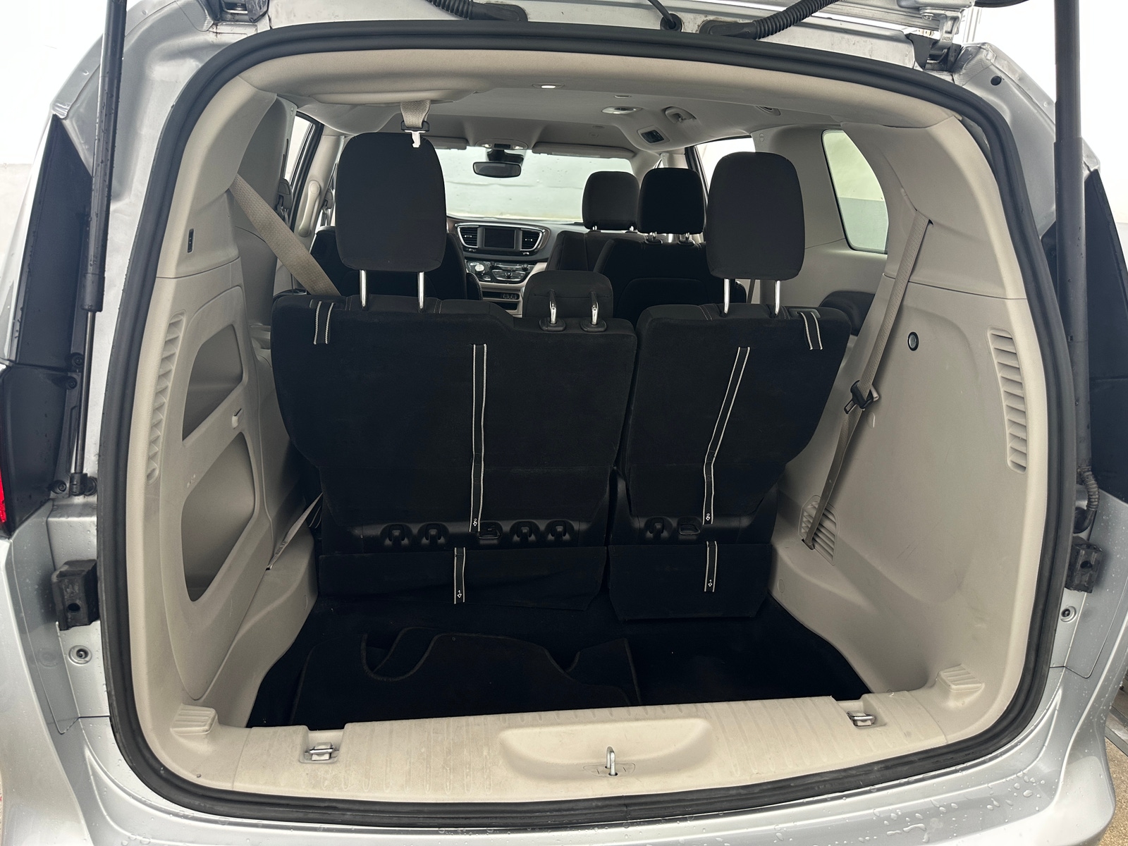 Thumbnail: 2023 Chrysler Voyager - 7