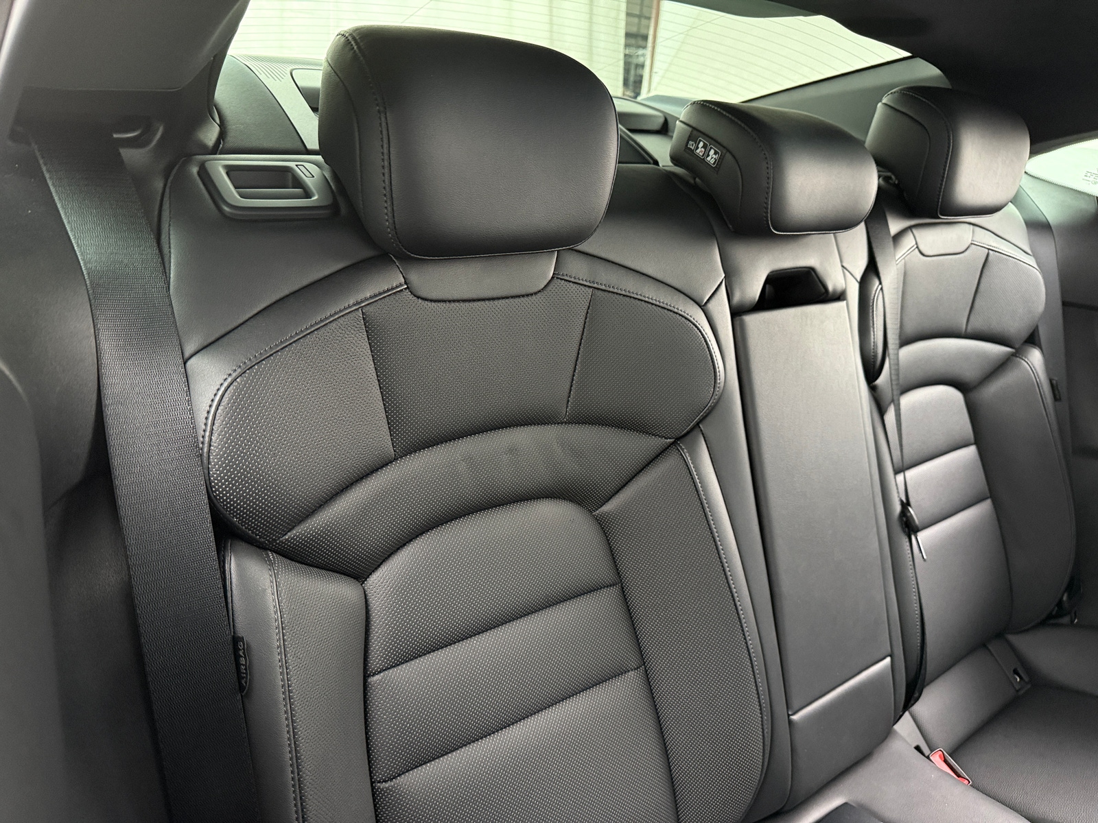 Thumbnail: 2023 Porsche Taycan - 5