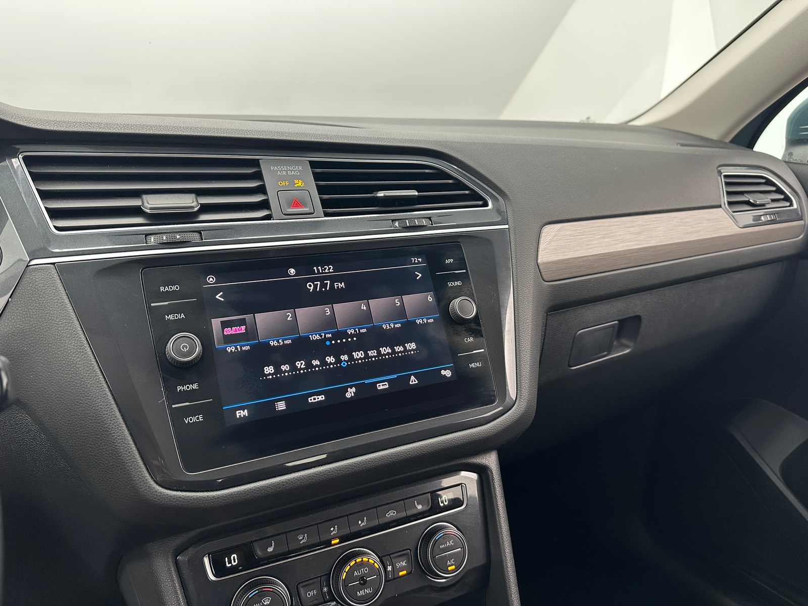 Thumbnail: 2021 Volkswagen Tiguan - 3