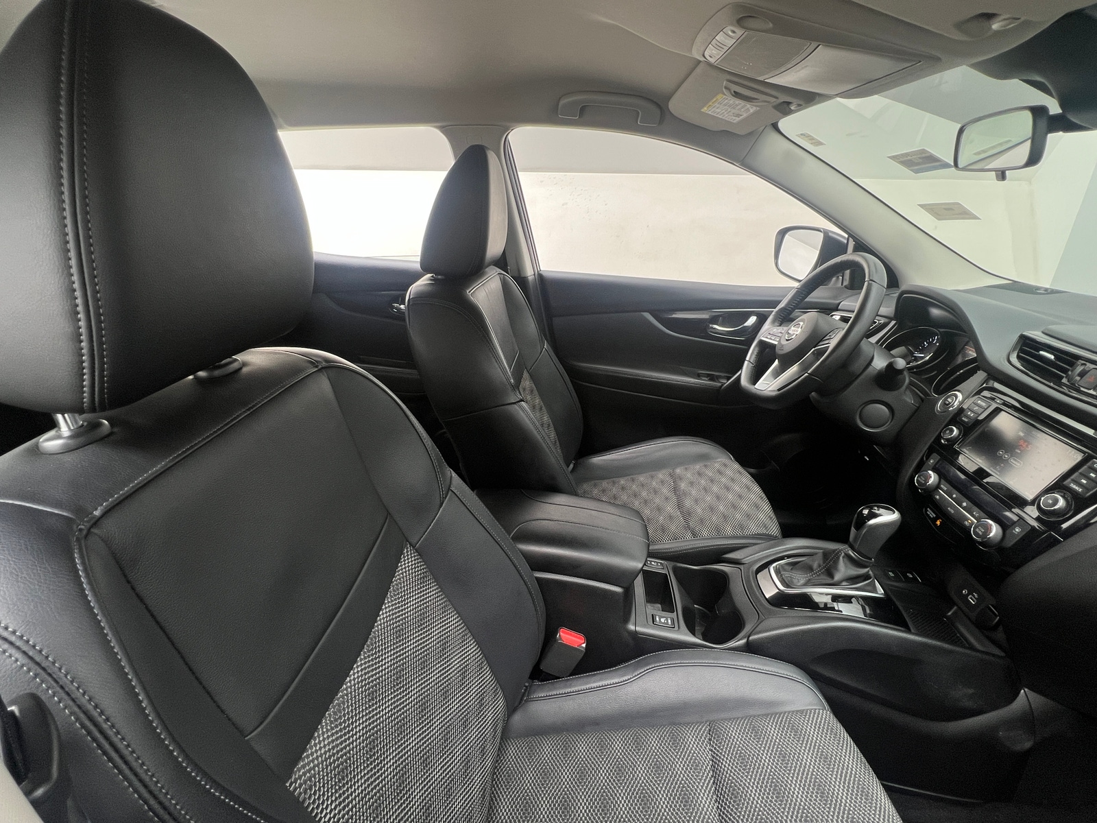 Thumbnail: 2022 Nissan Rogue Sport - 2